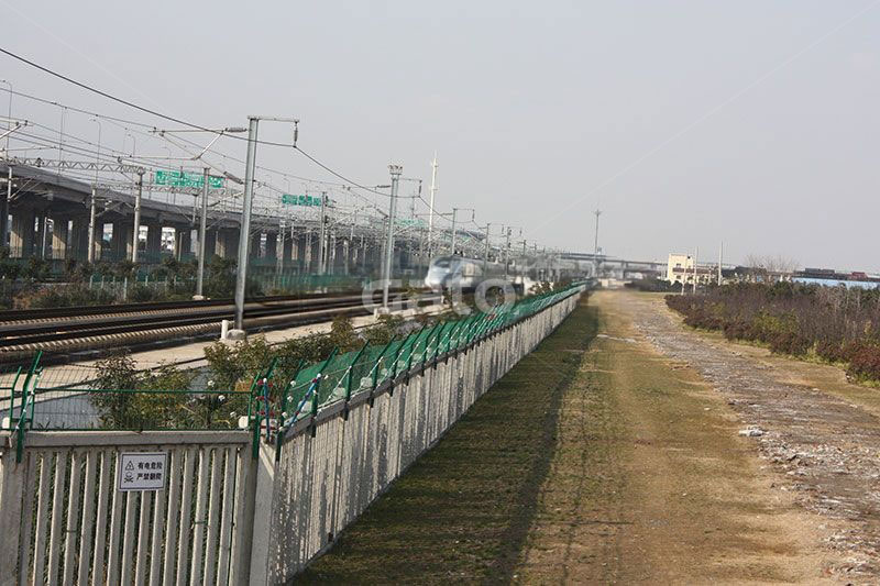 Pulse Electric Fence for Shanghai-Hangzhou High-speed Railway